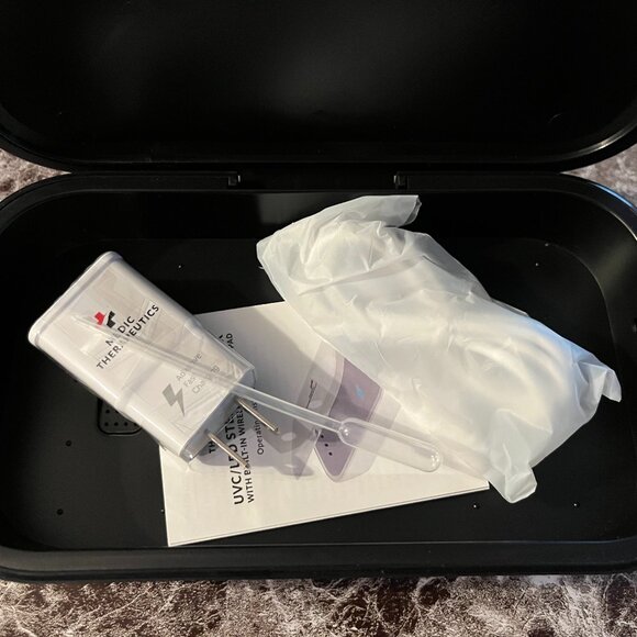Medic Therapeutics UV-C / LED Sanitizer with Wireless Charging Pad - New - Picture 7 of 8